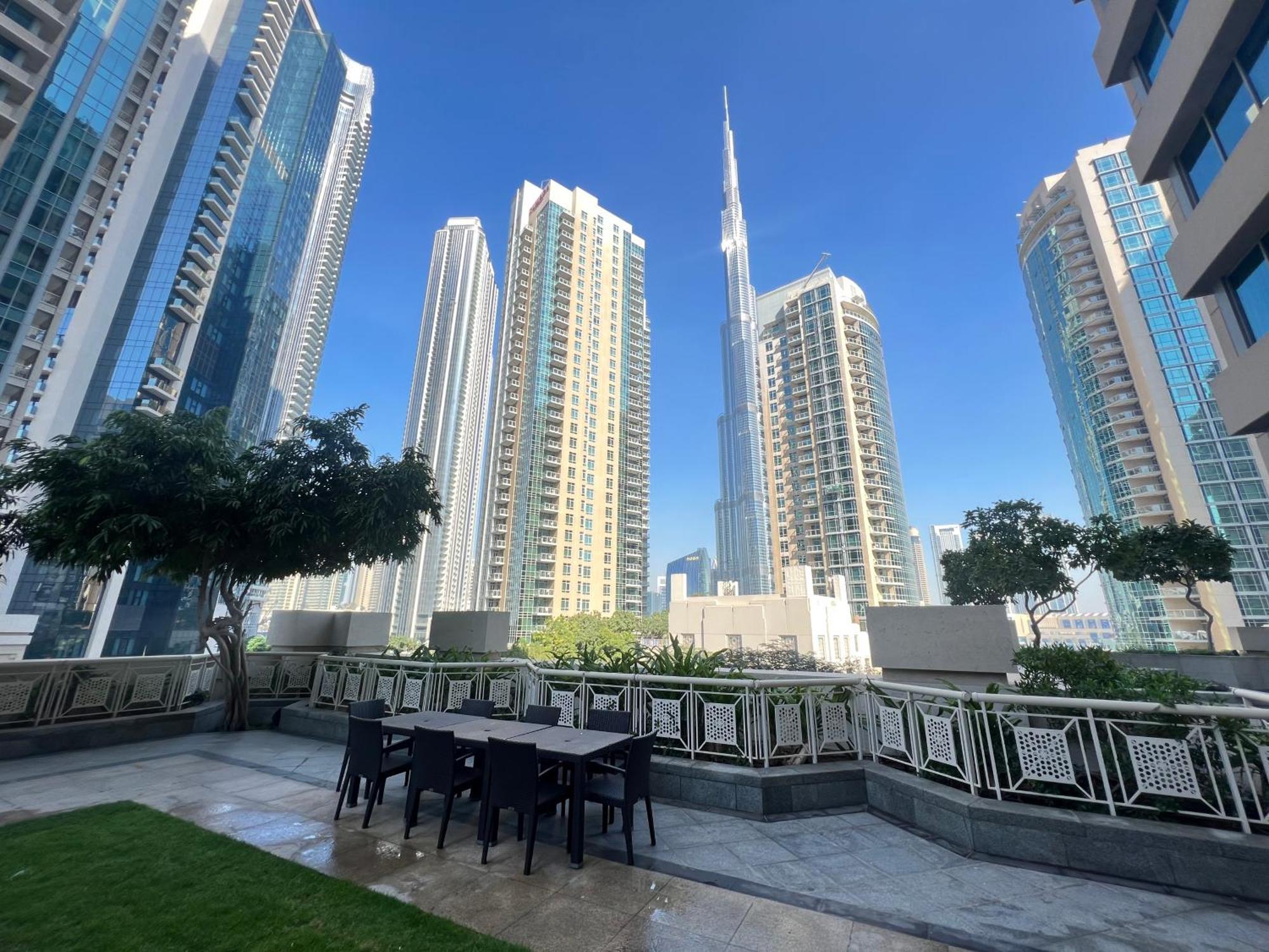 Prestige Living 2Br With Full Burj Khalifa And Fountain View By Auberge Дубай Екстериор снимка